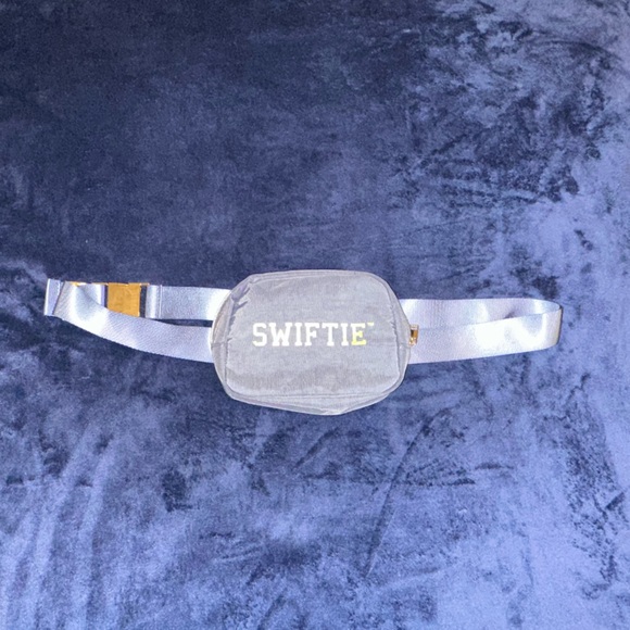 Taylor Swift Swiftie Fanny Pack - Picture 2 of 9